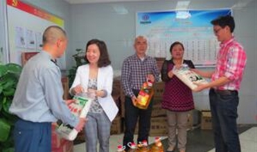 一年一度“五一”至，，，，，节日慰问暖人心