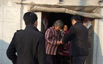 “天寒人心暧、职企一家亲”—成武县亚洲胜游燃气公司向导“送温暖”慰问难题职工眷属