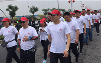 “放松心情，，，，，，磨砺意志，，，，，，逾越自我” 正定公司加入徒步走活动